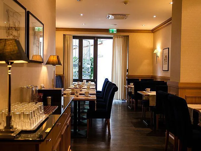 Townhouse Hotel 3*