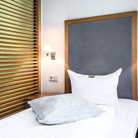 Townhouse Hotel 3*