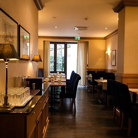 Townhouse Hotel 3*