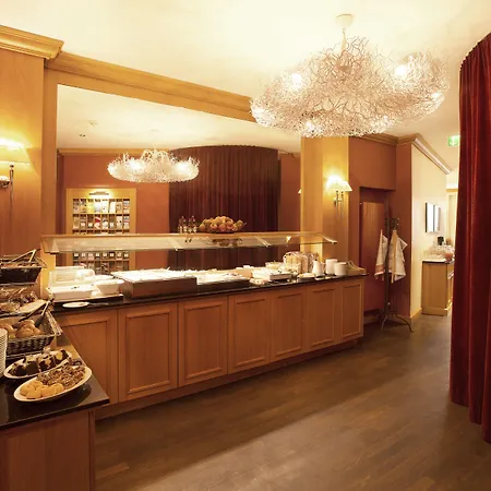 Townhouse Hotel 3*